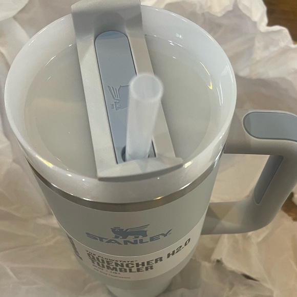Stanley Adventure Quencher 40oz Tumbler Fog Silver Trim New - Picture 6 of 8